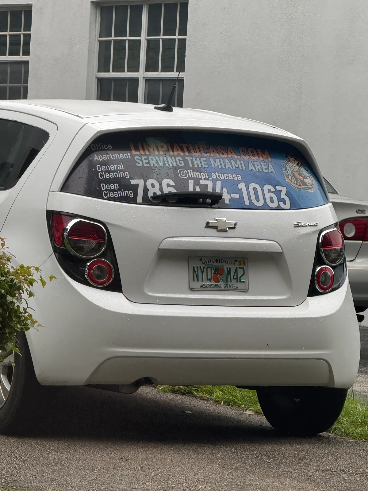 Limpia Tu Casa work vehicle displaying its business name and contact information