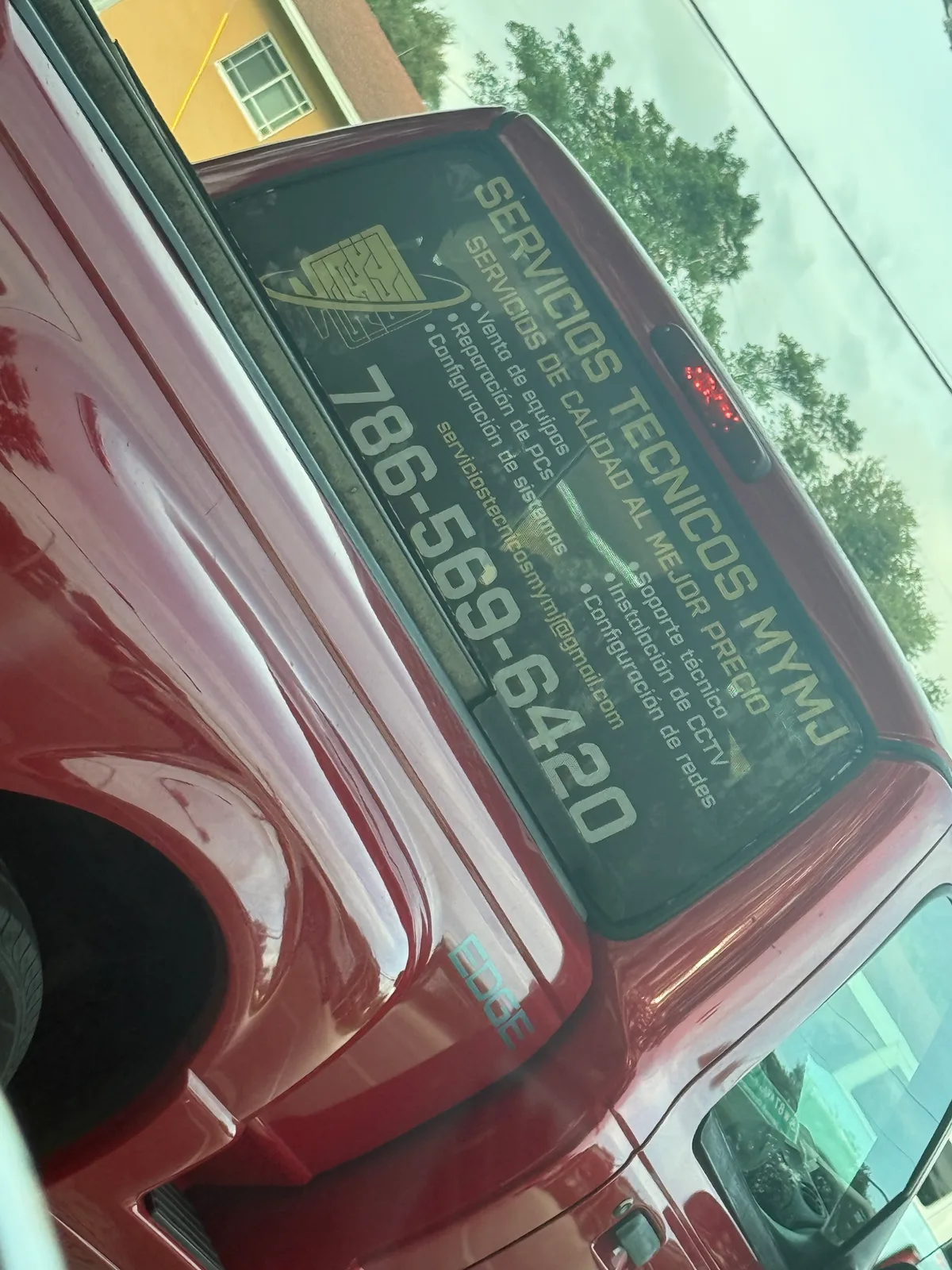 Servicios Técnicos MYMJ work vehicle displaying business services and contact information